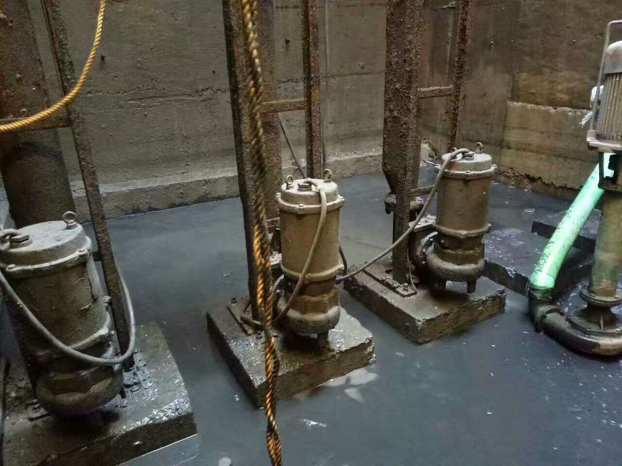 龙川污水池清理